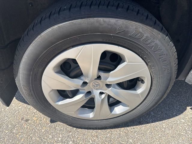 Used 2023 Toyota RAV4 LE AWD/4WD image 5