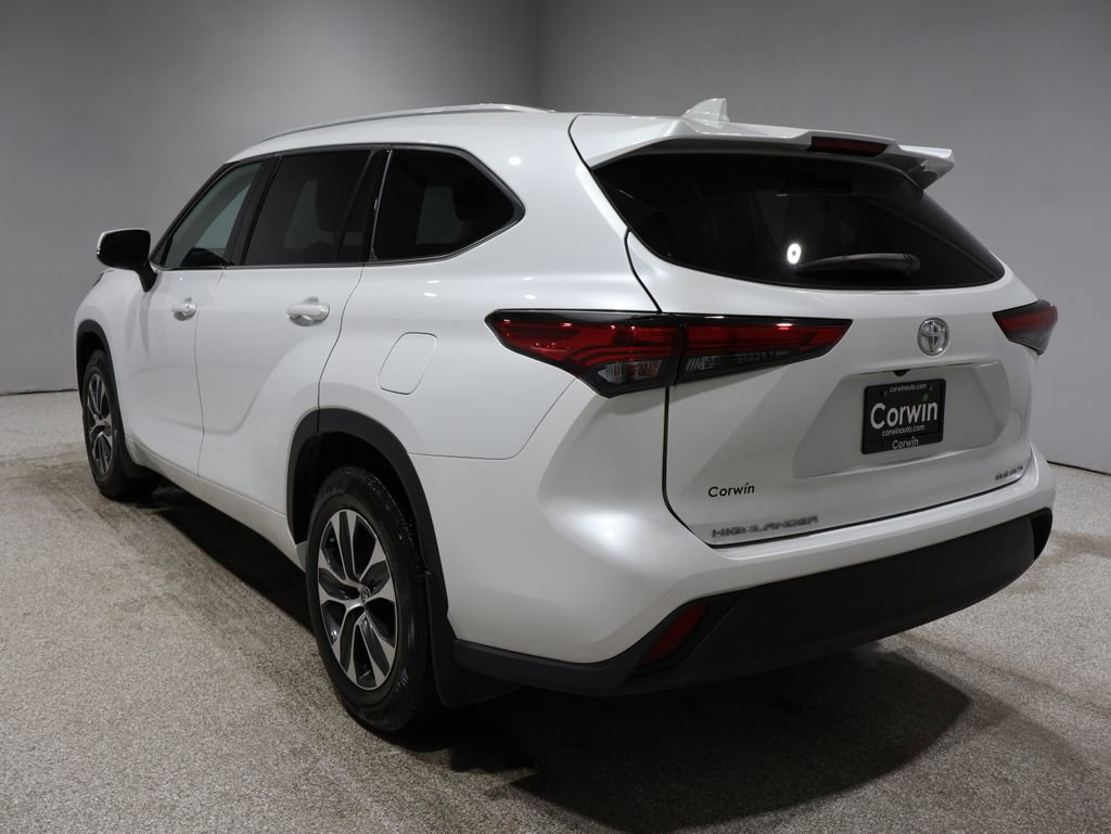 Certified 2022 Toyota Highlander XLE image 5