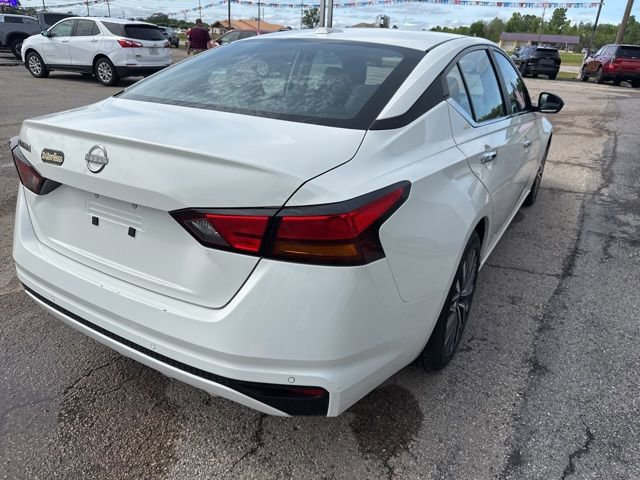 Used 2025 Nissan Altima 2.5 SV FWD image 11