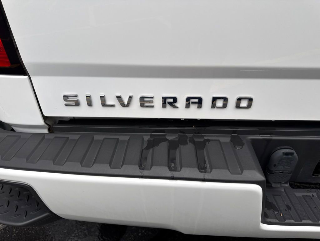 Used 2018 Chevrolet Silverado 1500 LT w/ All Star Edition AWD/4WD image 17