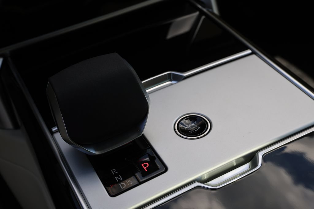 New 2026 Land Rover Range Rover SE AWD/4WD image 32