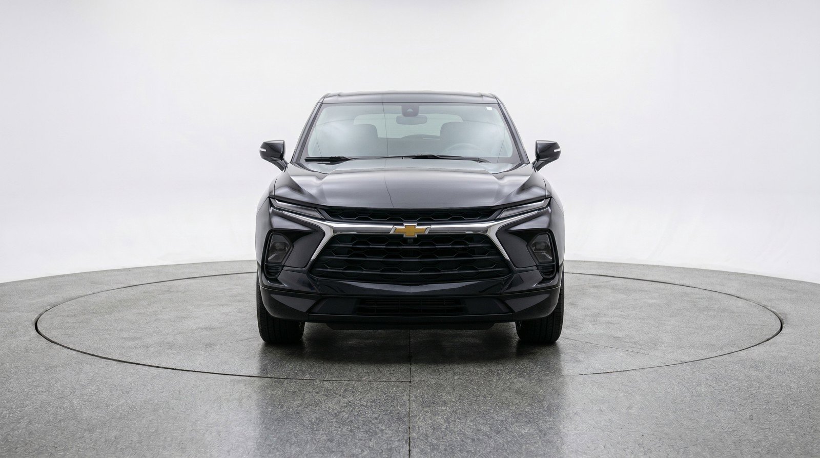 Used 2025 Chevrolet Blazer LT FWD image 2