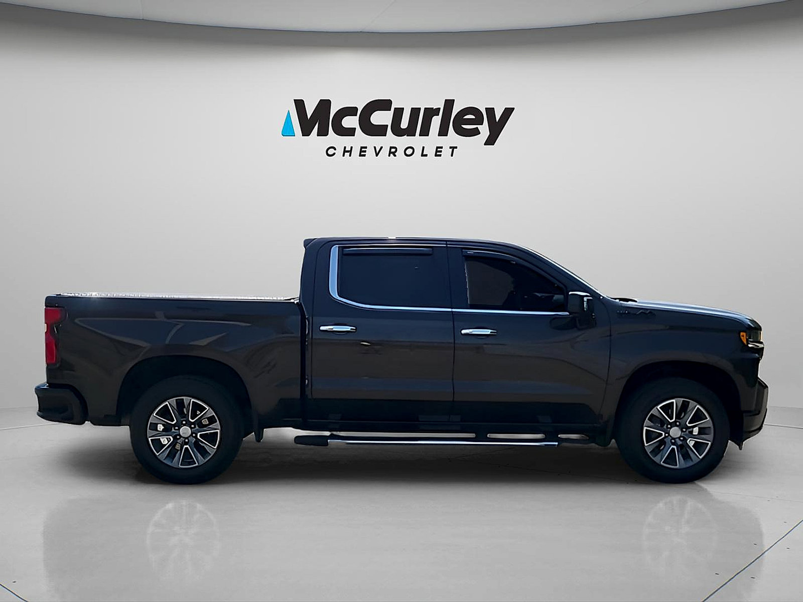 Used 2022 Chevrolet Silverado 1500 High Country w/ Safety Package II AWD/4WD image 8