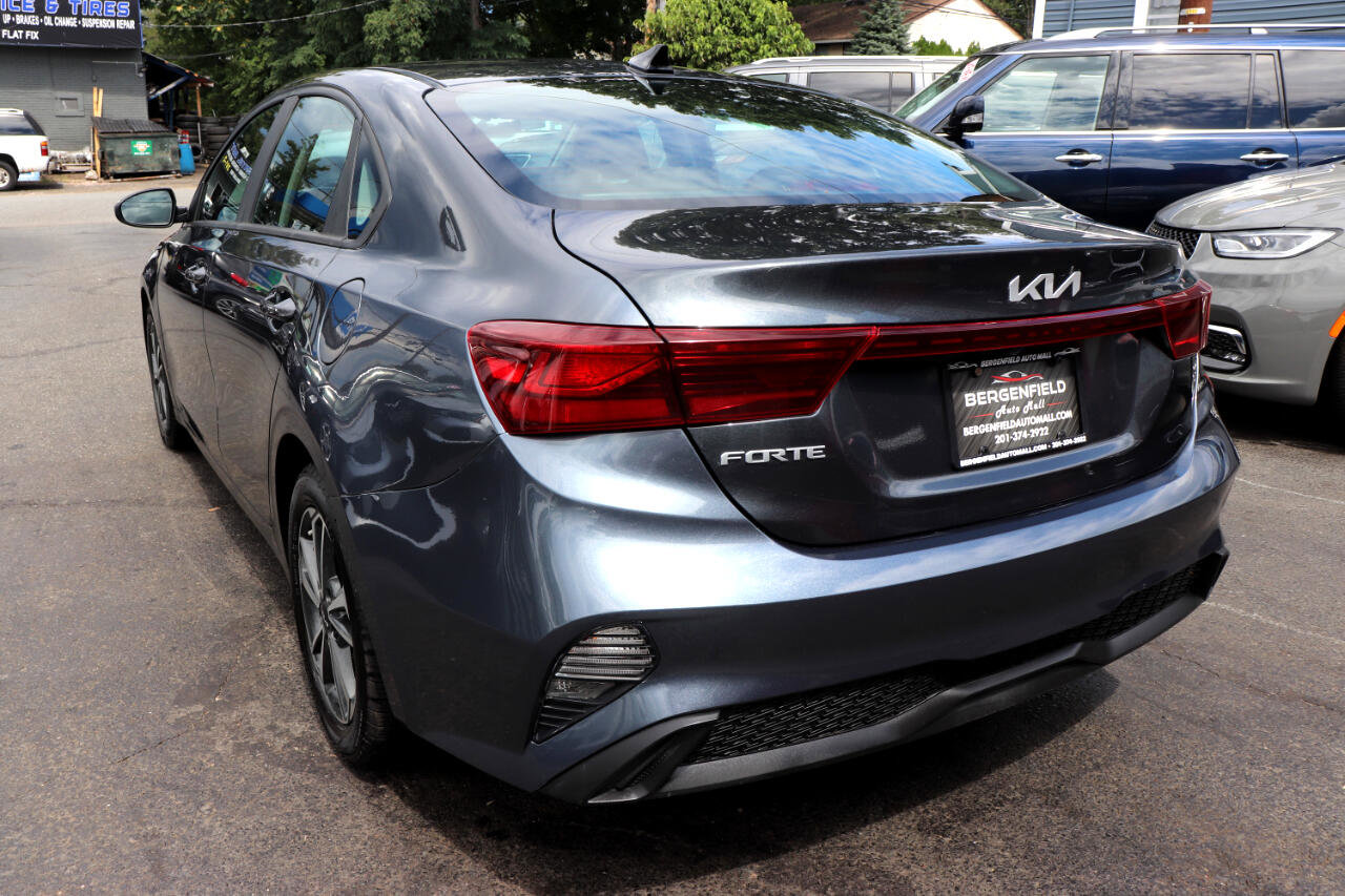 Used 2023 Kia Forte LXS image 3