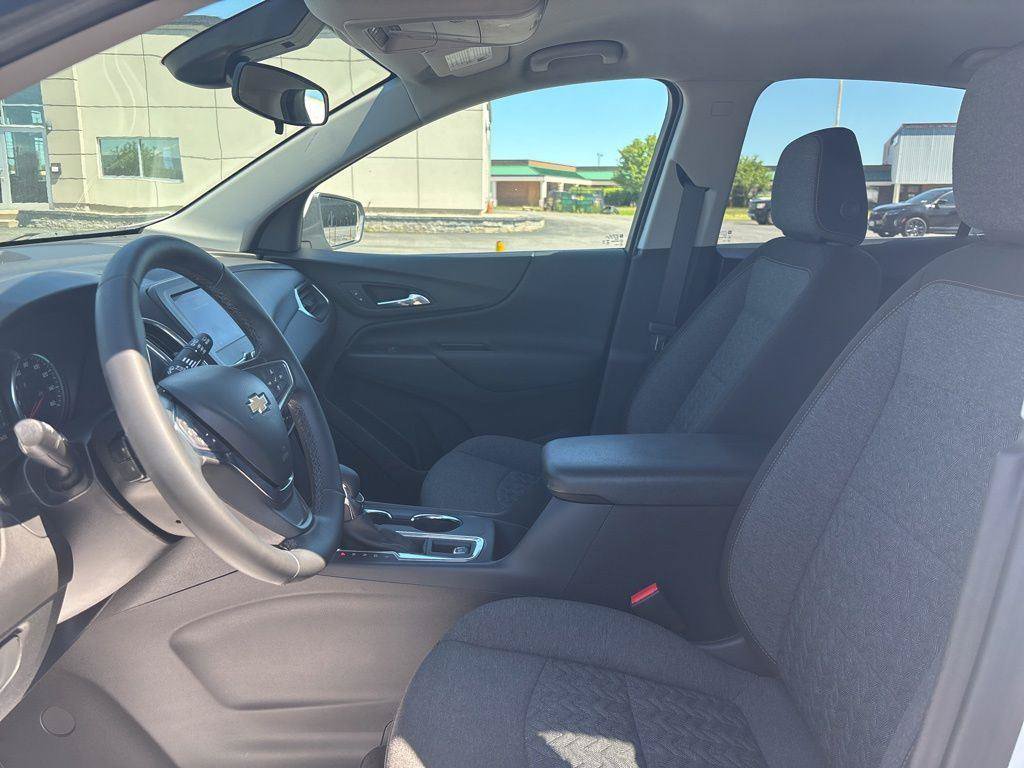 Used 2024 Chevrolet Equinox LT AWD/4WD image 32