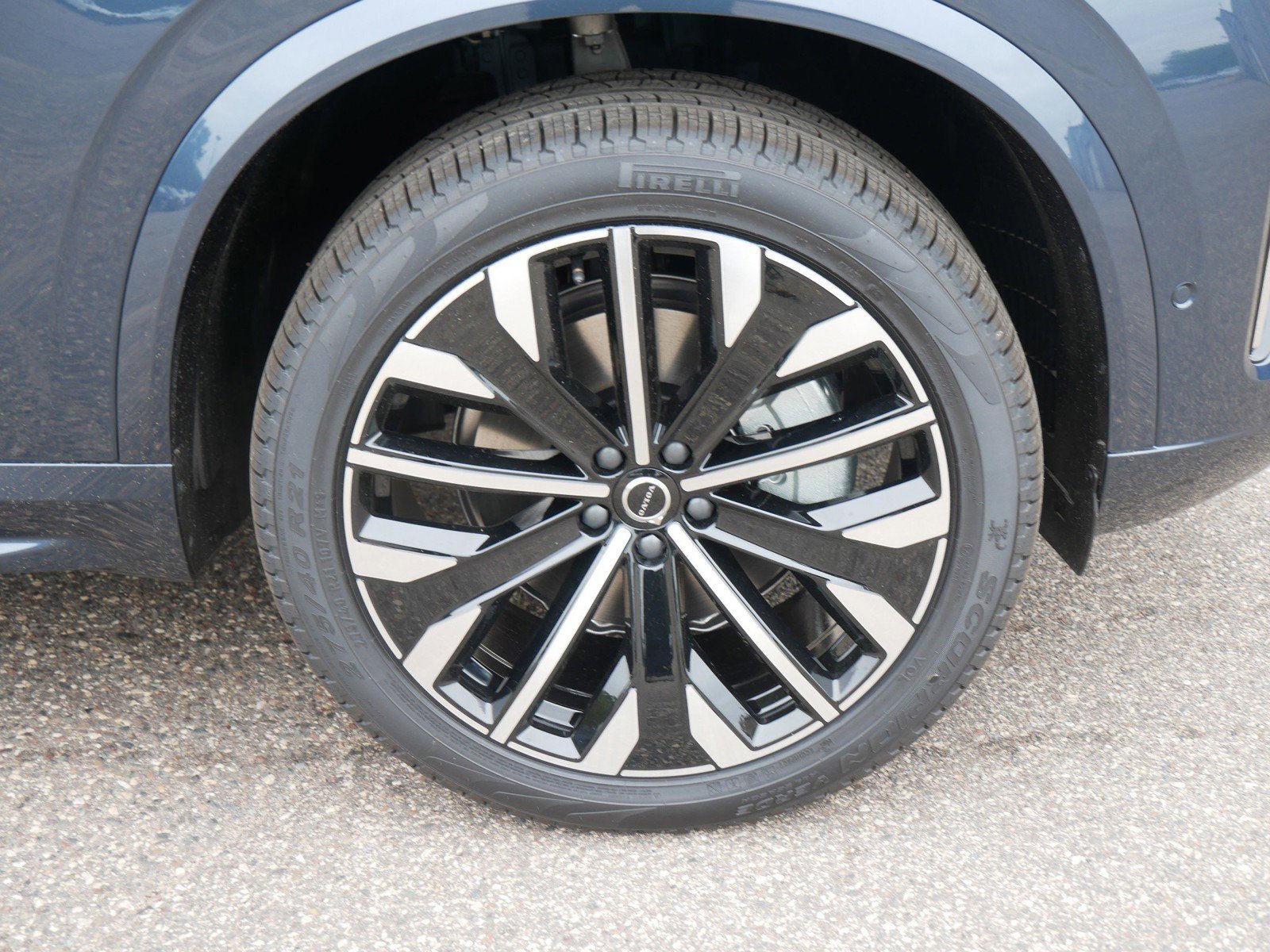 New 2026 Volvo XC90 B6 Plus w/ Protection Package Premier image 4