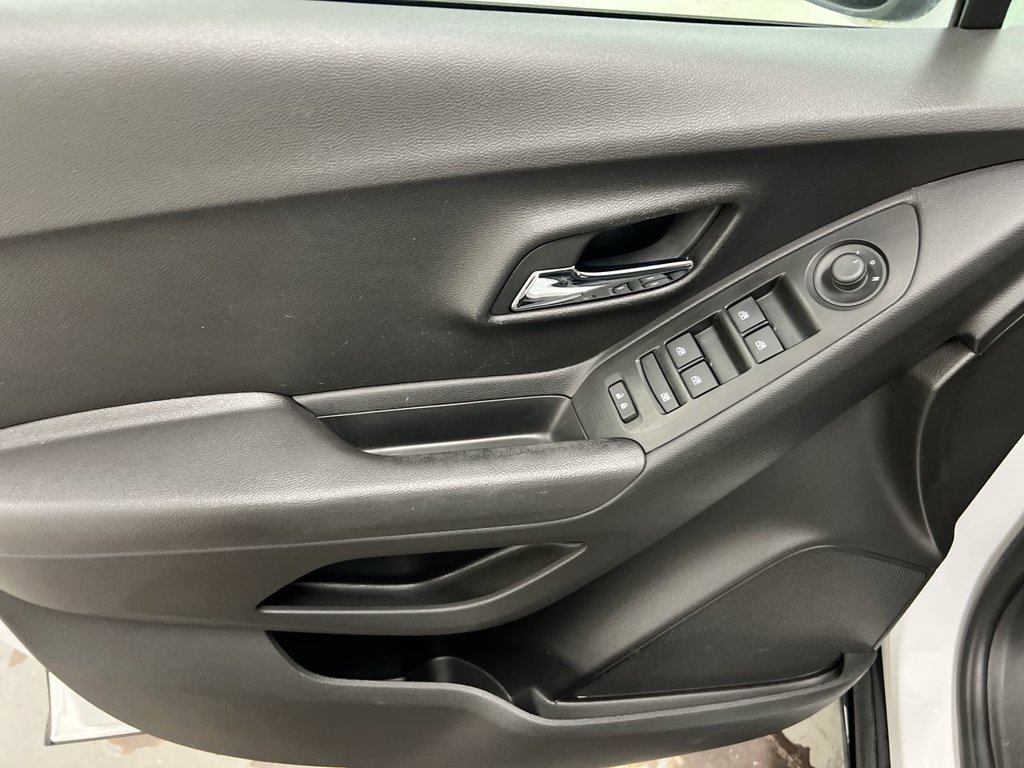 Used 2020 Chevrolet Trax LS FWD image 20