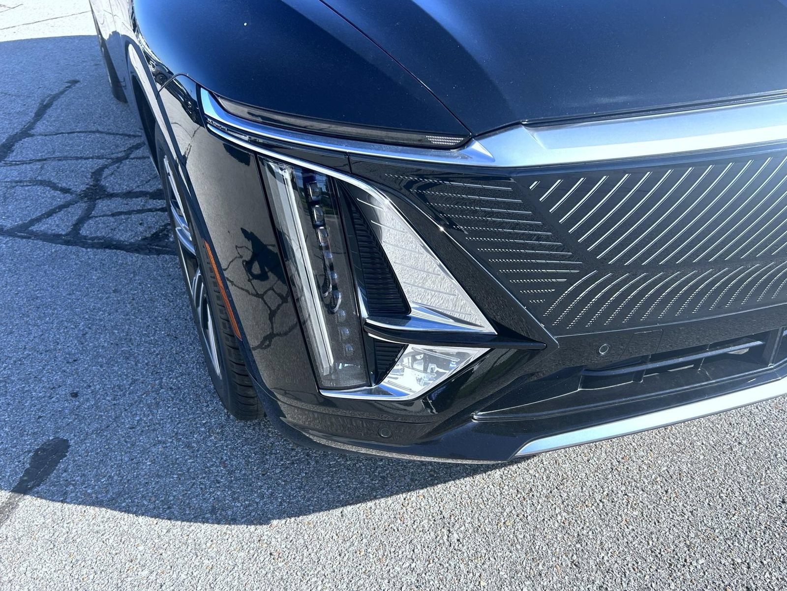 Certified 2024 Cadillac Lyriq Luxury AWD/4WD image 10