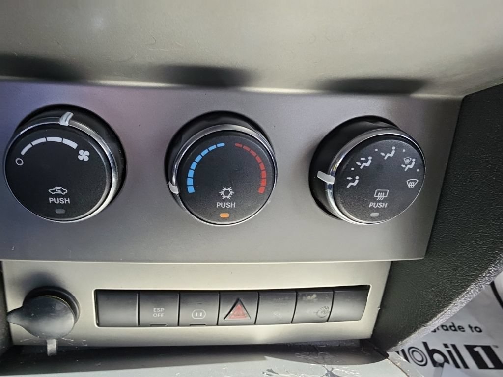 Used 2008 Dodge Nitro SXT w/ Sun & Wheels Group AWD/4WD image 11