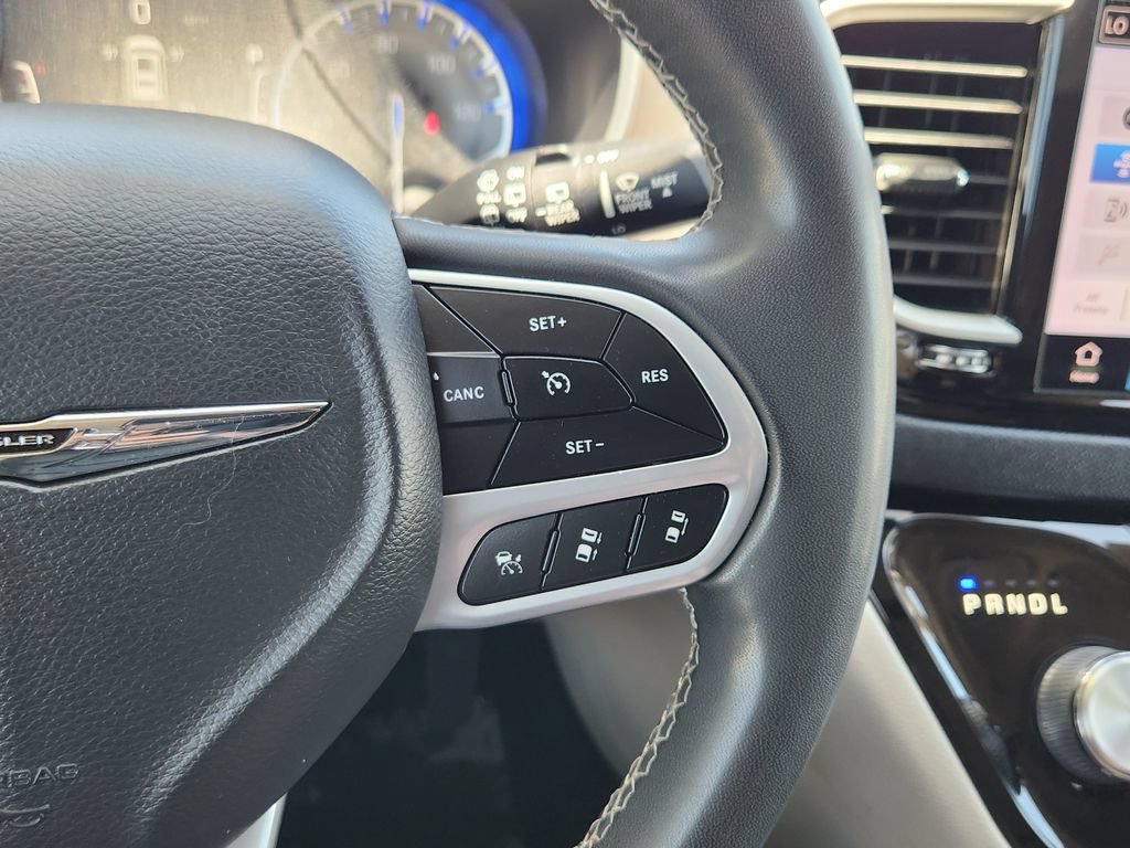 Used 2022 Chrysler Pacifica Touring-L FWD image 17