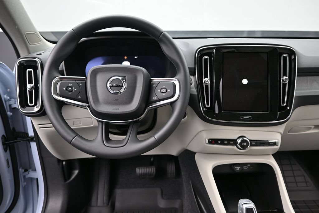 New 2026 Volvo XC40 B5 Plus w/ Protection Package Premier AWD/4WD image 11