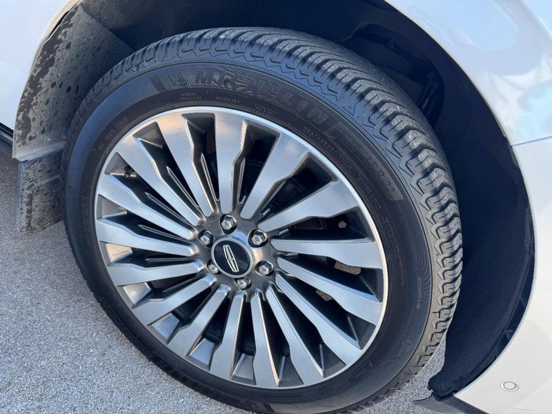 Used 2018 Lincoln Navigator L Reserve w/ Technology Package image 4