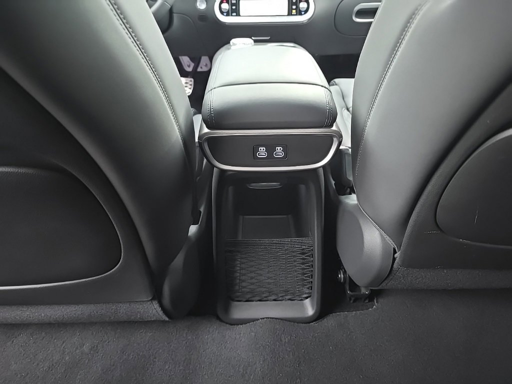 Used 2025 Genesis GV60 Performance image 31