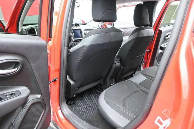 Used 2023 Jeep Renegade Latitude w/ Premium Group AWD/4WD image 13