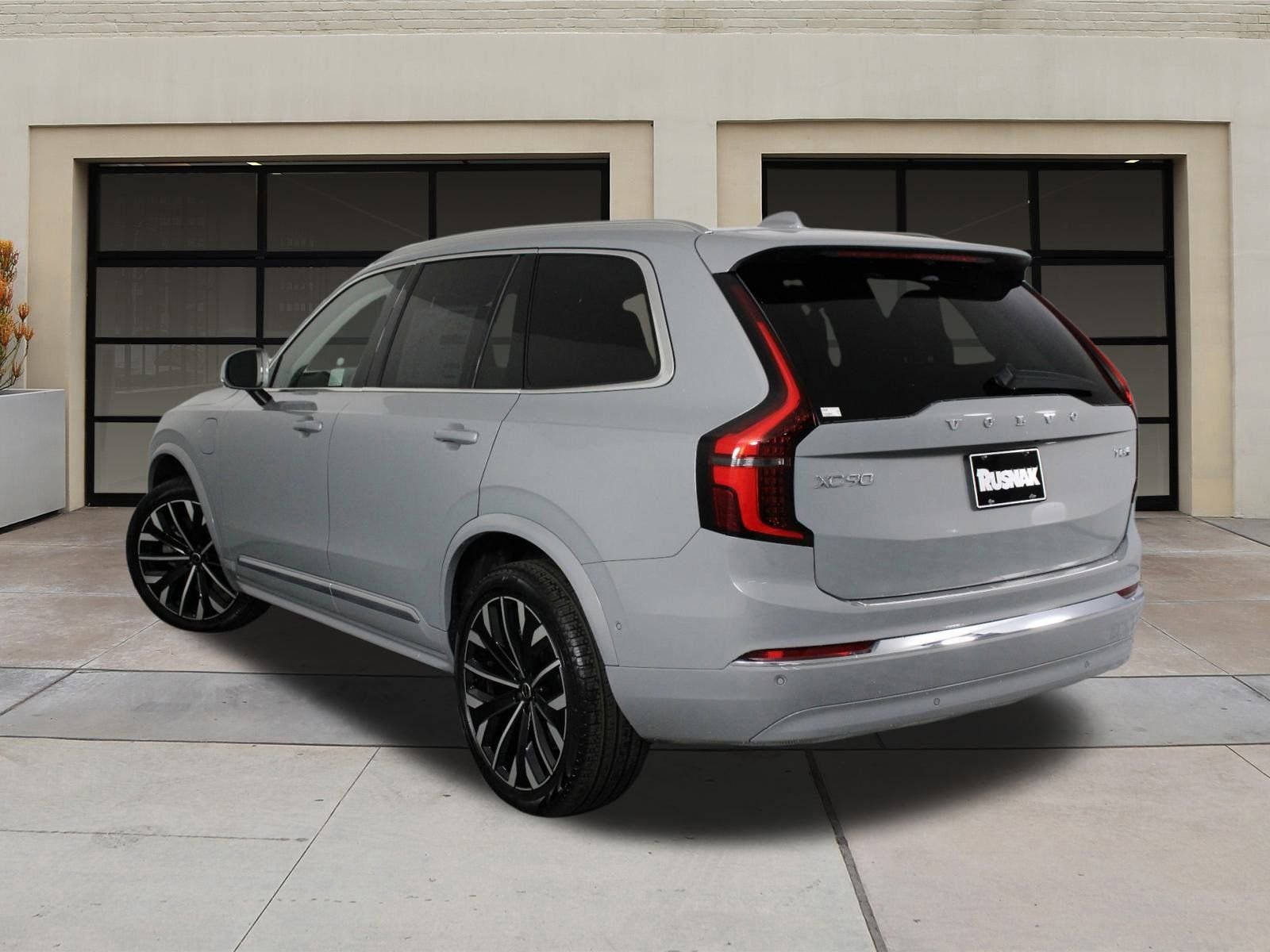 New 2026 Volvo XC90 T8 Plus w/ Protection Package image 3