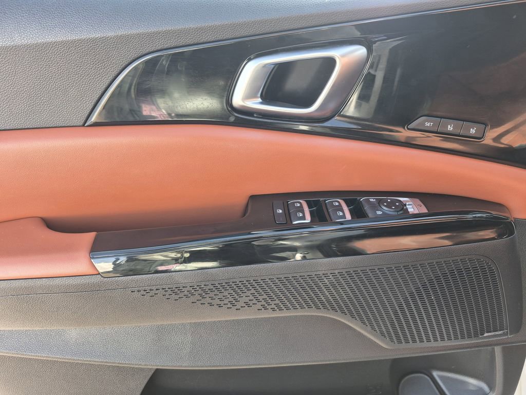 Certified 2023 Kia Carnival SX Prestige image 7