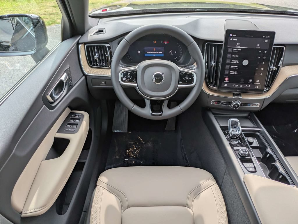 New 2026 Volvo XC60 B5 Core w/ Protection Package Premier AWD/4WD image 17