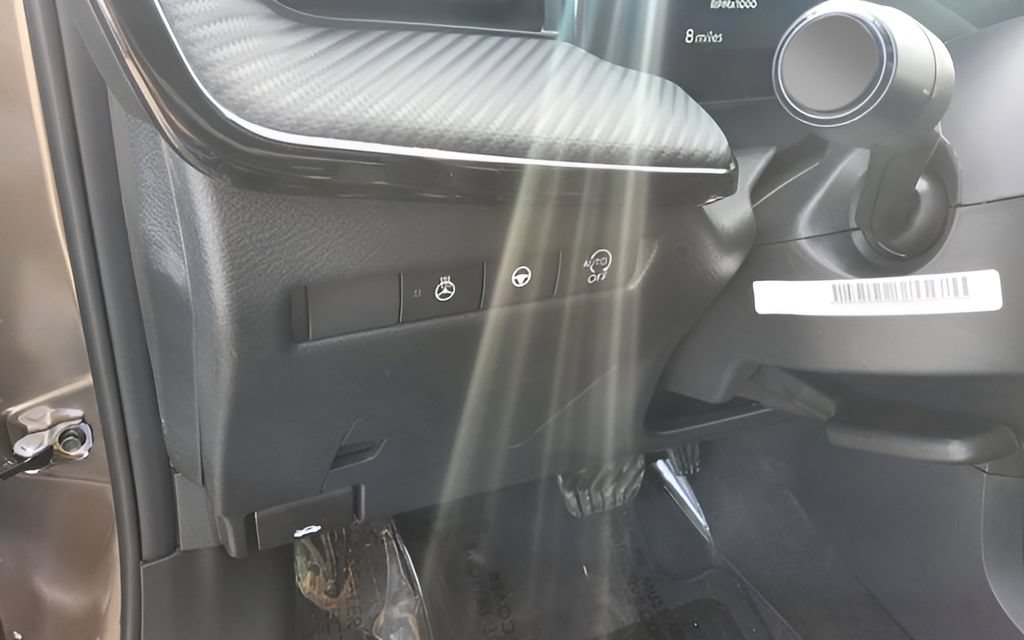 New 2026 Nissan Kicks SR w/ SR Premium Package FWD image 21