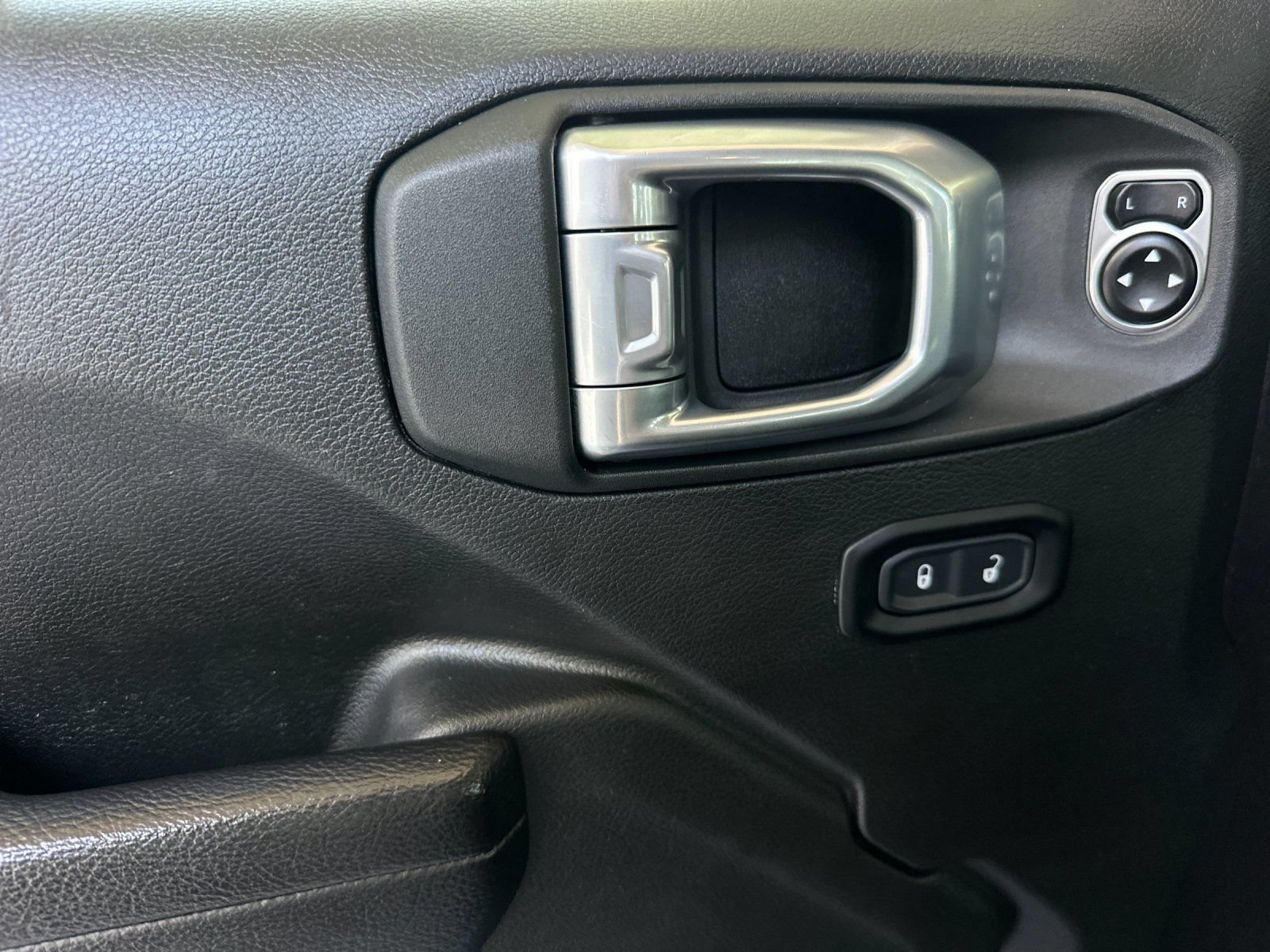 Used 2024 Jeep Wrangler Unlimited Sport AWD/4WD image 10
