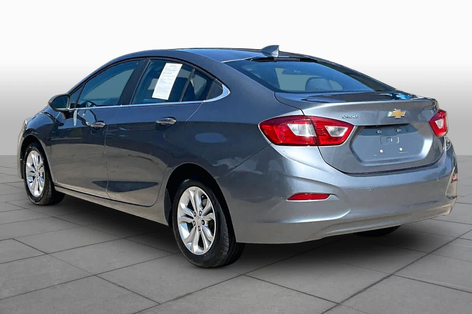 Used 2019 Chevrolet Cruze LT w/ Convenience Package FWD image 12