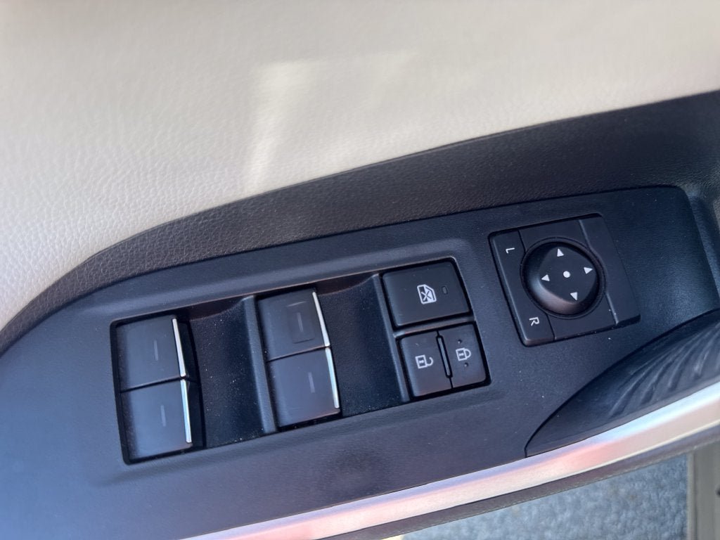 Used 2024 Toyota RAV4 Limited AWD/4WD image 18