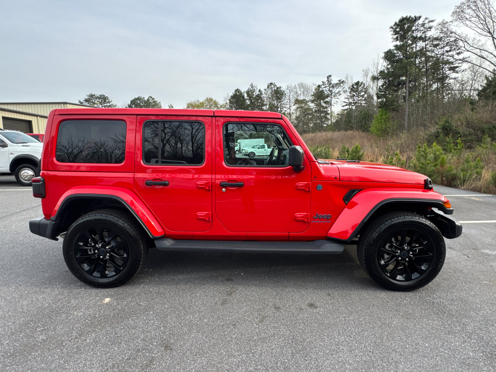 Used 2025 Jeep Wrangler Sahara image 4