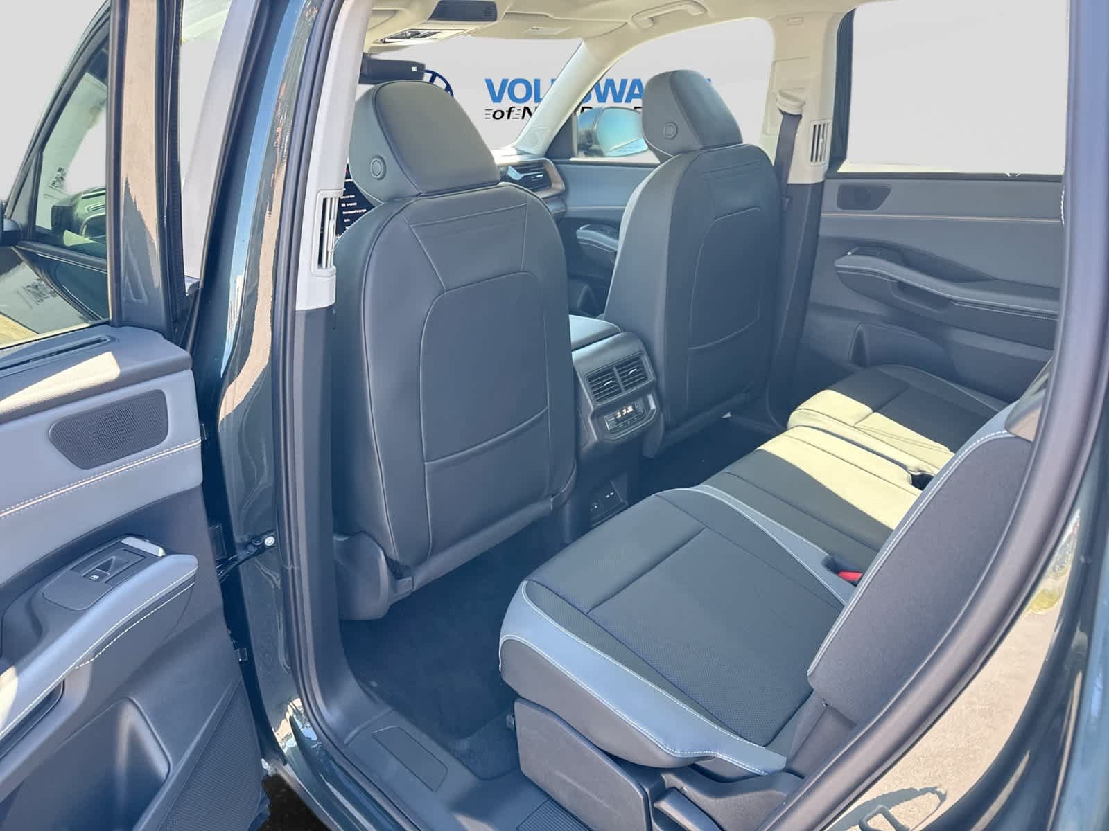 New 2027 Volkswagen Atlas SE FWD image 24