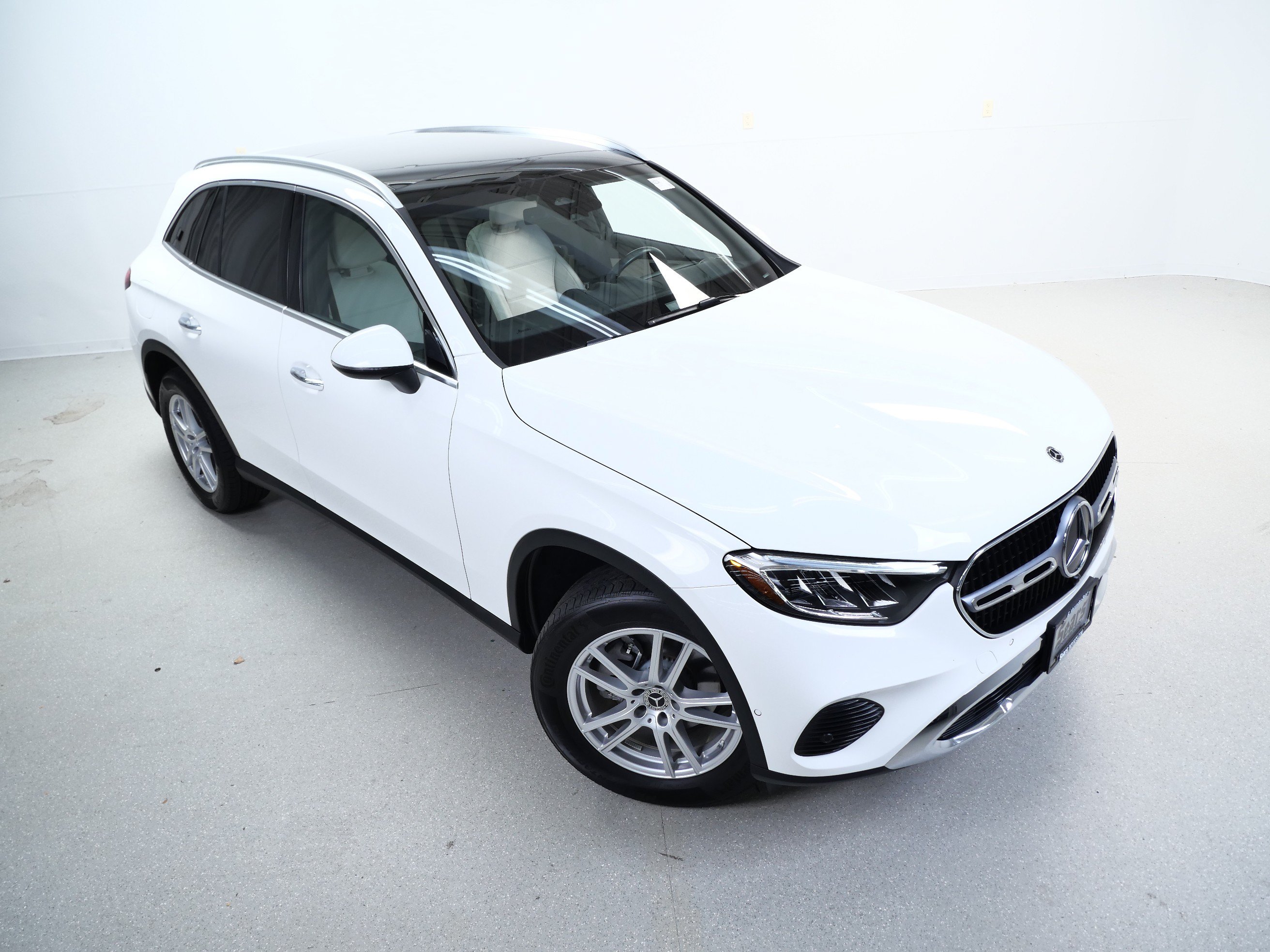 Used 2023 Mercedes-Benz GLC 300 4MATIC image 4