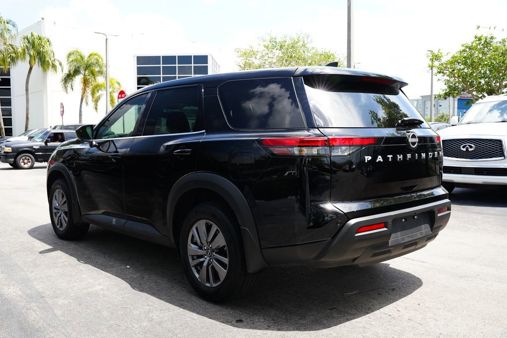 Used 2023 Nissan Pathfinder S image 8