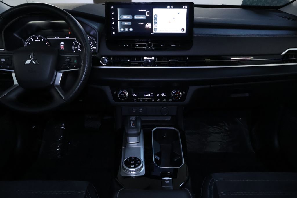 Used 2025 Mitsubishi Outlander SE AWD/4WD image 16