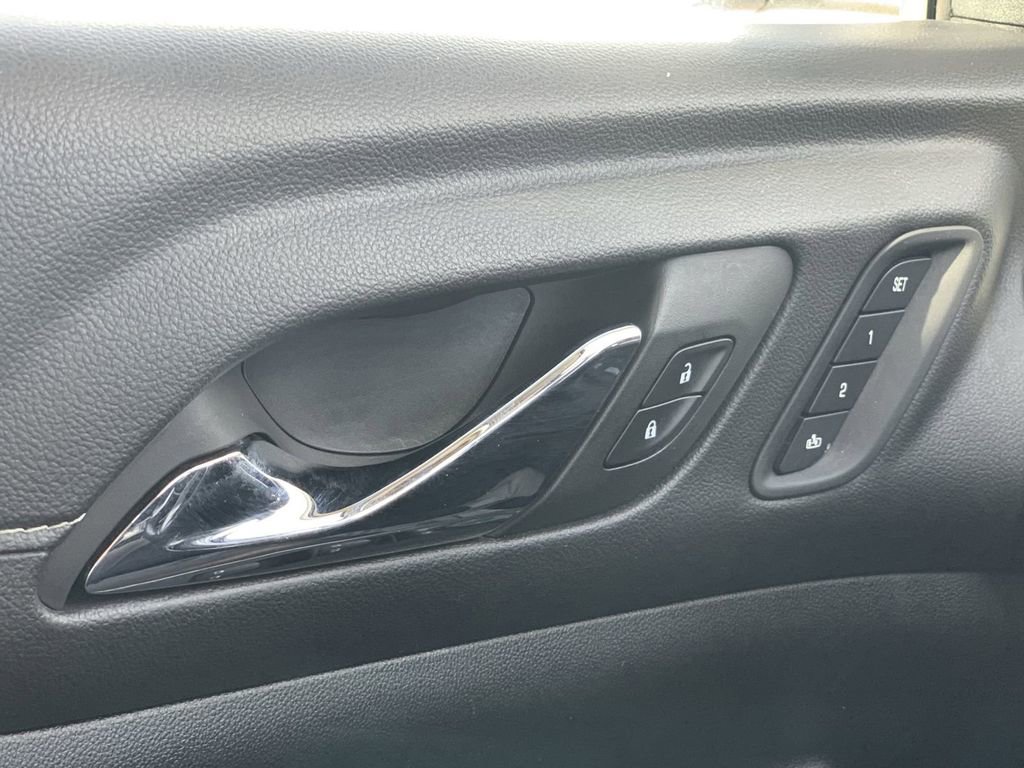 Certified 2023 GMC Acadia SLT w/ Technology Package image 17