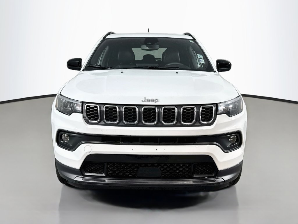 Used 2024 Jeep Compass Latitude AWD/4WD image 3