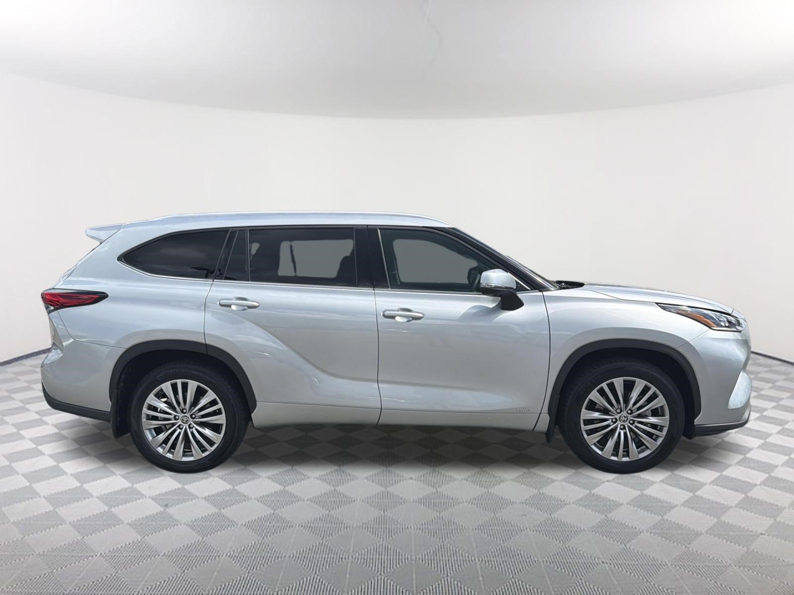 Used 2023 Toyota Highlander Platinum AWD/4WD image 18