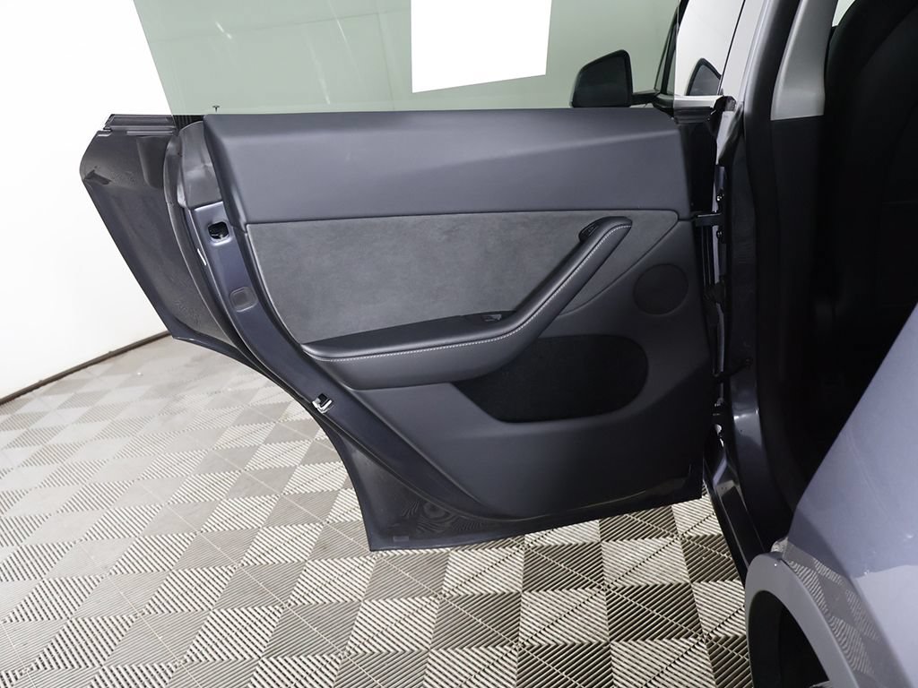 Used 2023 Tesla Model Y AWD image 25