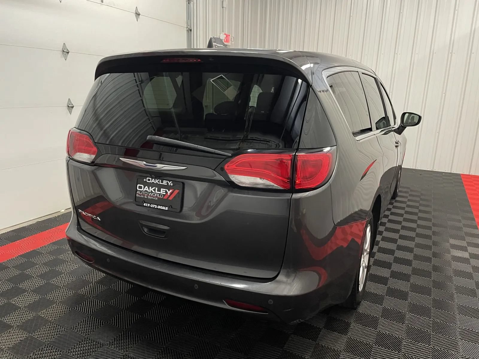 Used 2018 Chrysler Pacifica LX FWD image 14