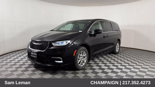 Used 2024 Chrysler Pacifica Touring-L FWD image 7