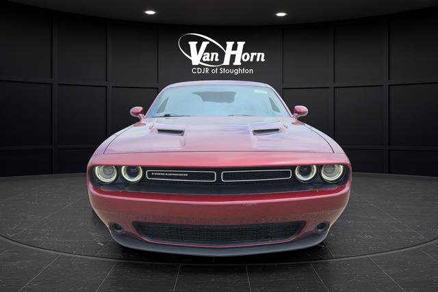 Used 2019 Dodge Challenger SXT RWD image 2