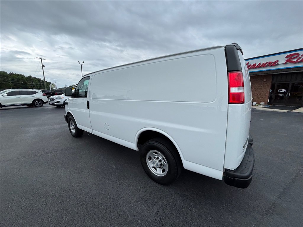 Used 2022 Chevrolet Express 2500 w/ Driver Convenience Package RWD image 4