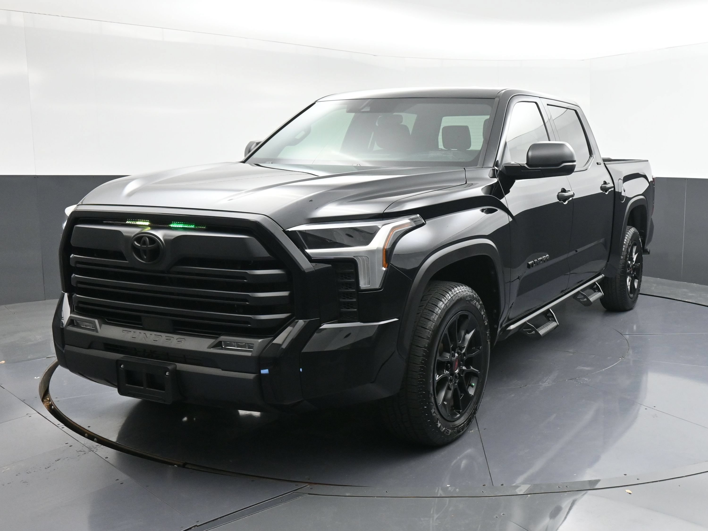 Used 2025 Toyota Tundra SR5 AWD/4WD image 4
