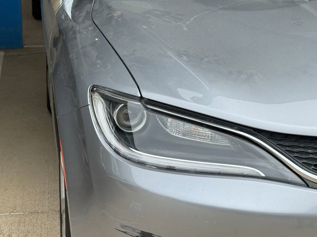 Used 2015 Chrysler 200 Limited w/ Convenience Group FWD image 5