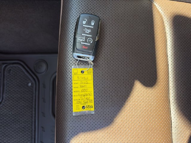 Used 2025 RAM 1500 Limited AWD/4WD image 29