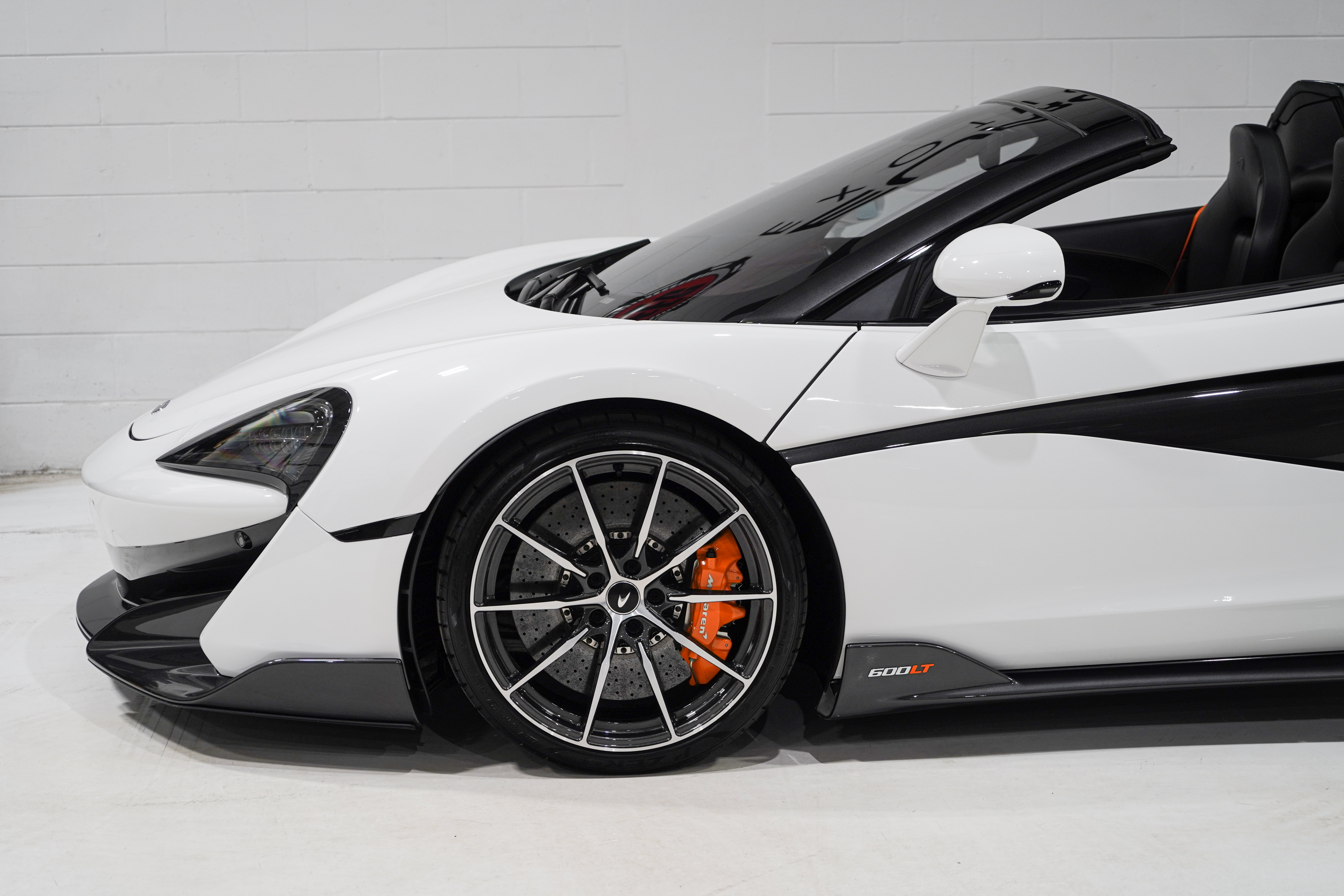 Used 2020 McLaren 600LT Spider RWD image 36