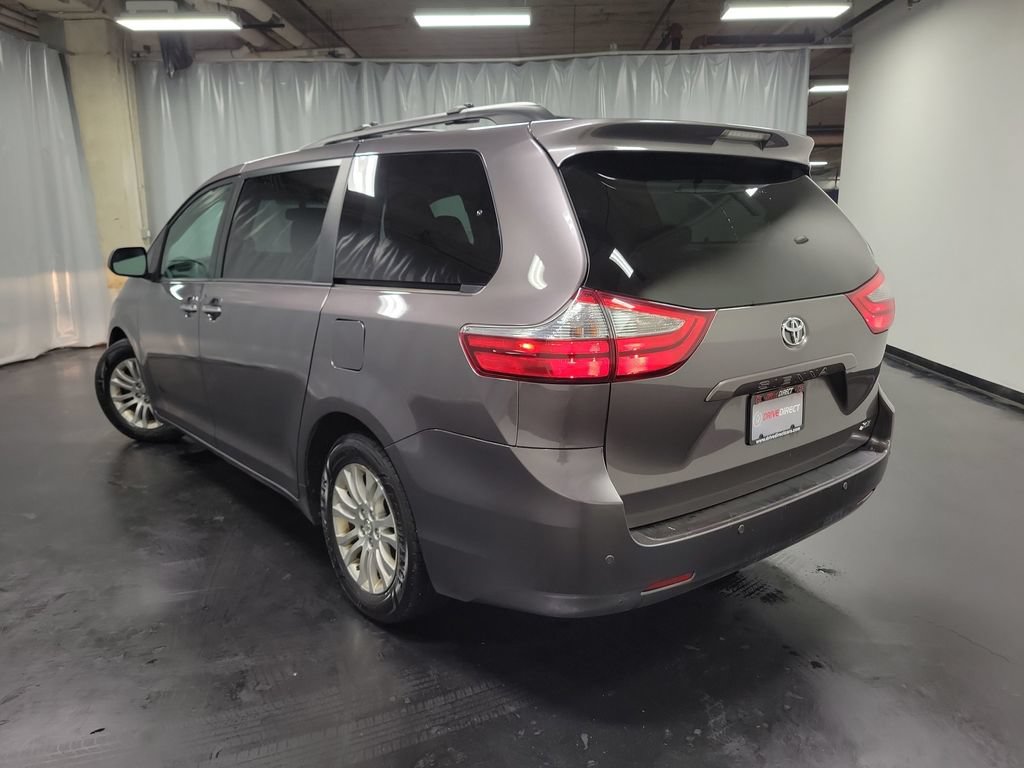 Used 2017 Toyota Sienna XLE Premium FWD image 6