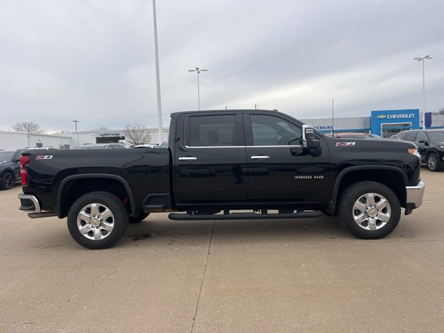 Used 2022 Chevrolet Silverado 3500 LTZ image 2
