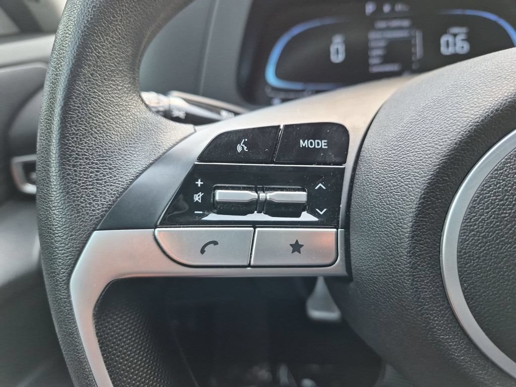 Used 2025 Hyundai Elantra SE FWD image 18