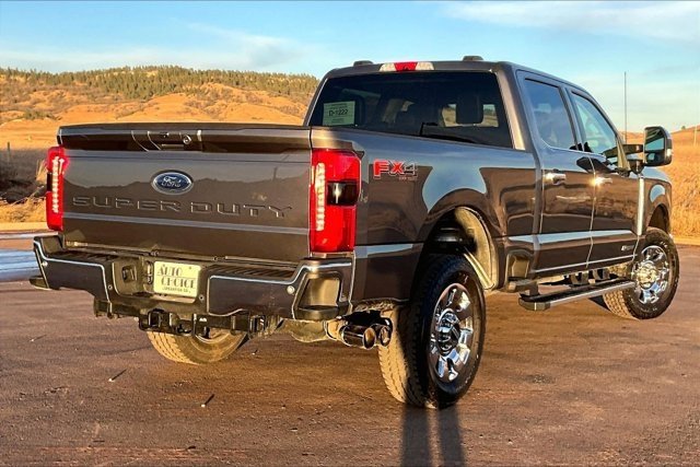Used 2025 Ford F250 Lariat w/ Chrome Package image 5