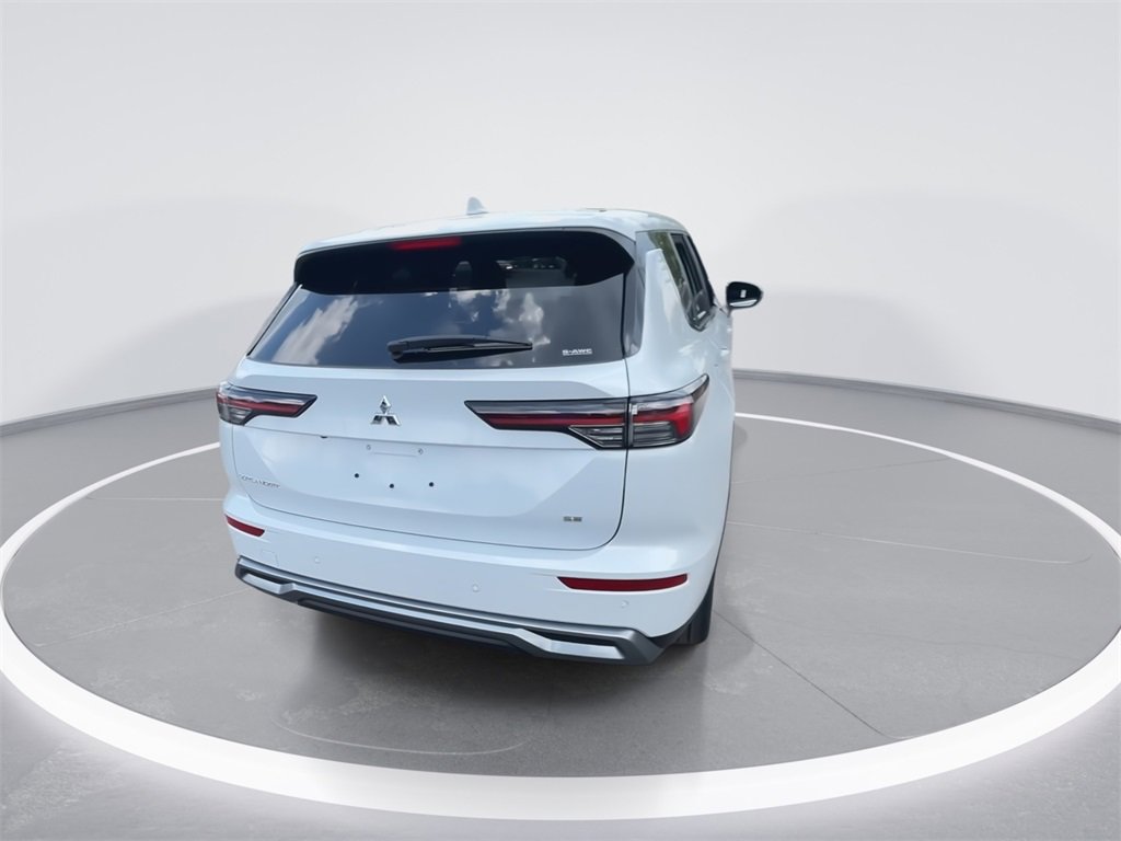 New 2025 Mitsubishi Outlander SE image 8