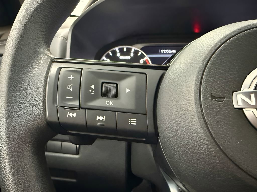 Used 2023 Nissan Rogue SV image 18