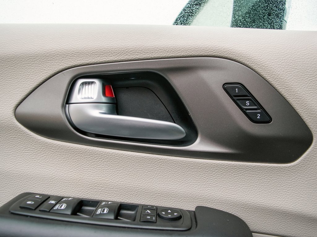 Used 2018 Chrysler Pacifica Limited image 27