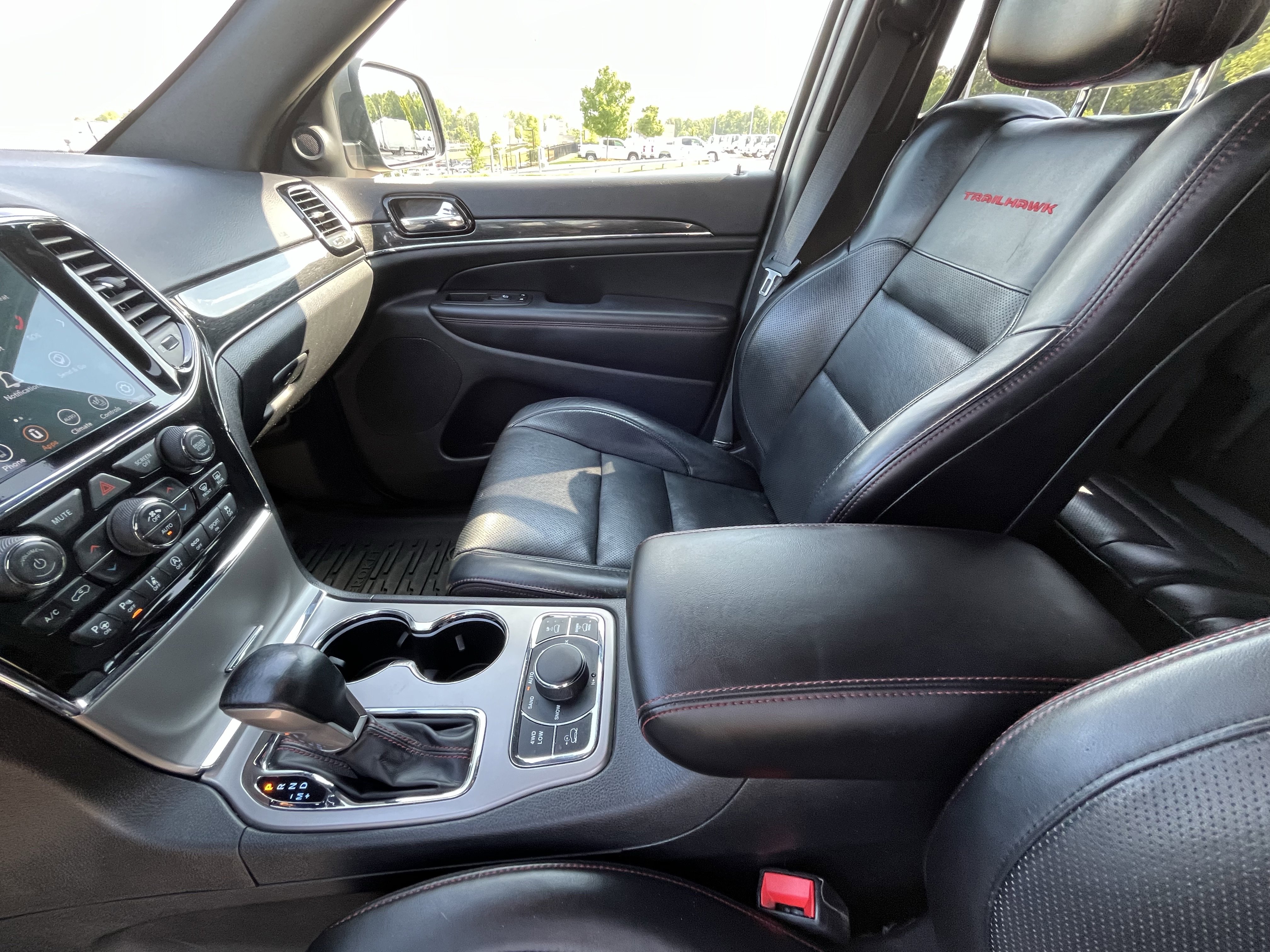Used 2021 Jeep Grand Cherokee Trailhawk w/ Trailhawk Luxury Group AWD/4WD image 26